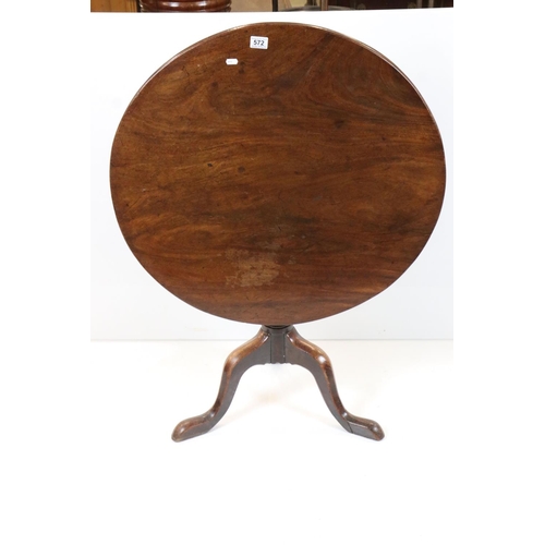 572 - George III Mahogany Circular Tilt Top Supper Table raised on a turned column with three splay legs, ... 