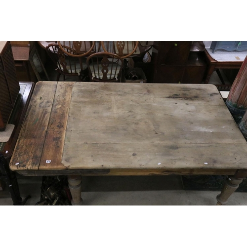 589 - 19th century Oak and Pine Farmhouse Table with a later added pine extension to end, raised on turned... 