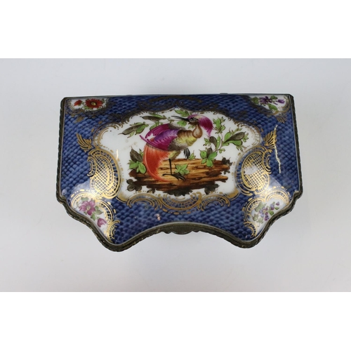 65 - Worcester Dr Wall style porcelain casket of shaped serpentine outline with panels of exotic birds on... 