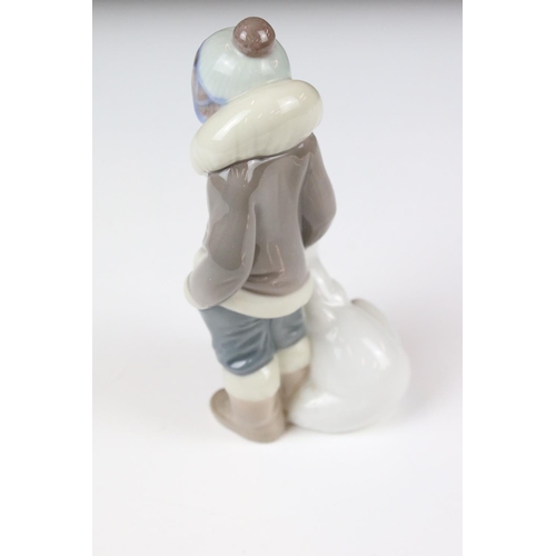 86 - Three Lladro figures, comprising: 1195 'Eskimo Playing, 5238 'Eskimo Boy with Pet' and 5353 'Eskimo ... 