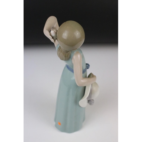 92 - Eight Lladro figures, to include: 5010 'Prissy' (boxed) and 4523 'Little Girl with Slippers