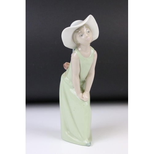 92 - Eight Lladro figures, to include: 5010 'Prissy' (boxed) and 4523 'Little Girl with Slippers