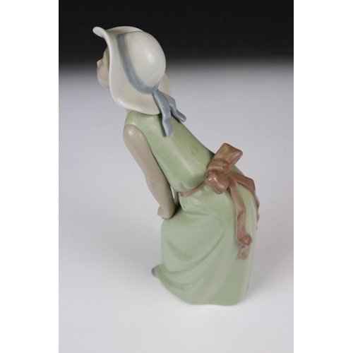 92 - Eight Lladro figures, to include: 5010 'Prissy' (boxed) and 4523 'Little Girl with Slippers