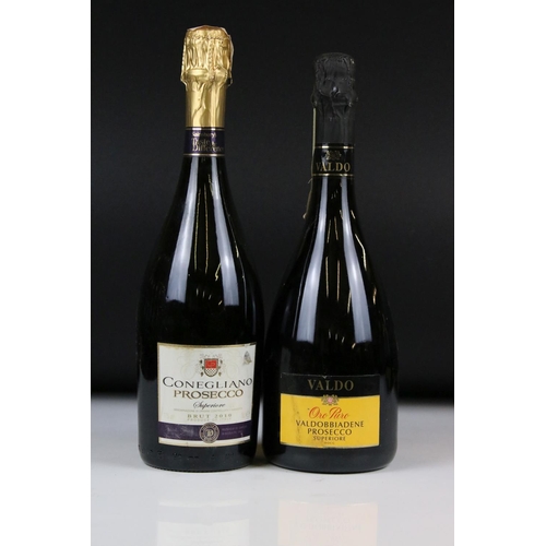 372 - Wine - De Favori Prosecco x 5, 1995 Lys Prosecco x 5 & five other bottles of Prosecco (15 bottles)