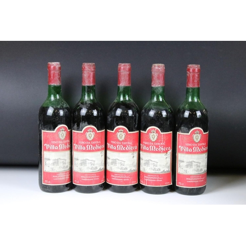 390 - Wine - 1971 Rubesco x 5, 1973 Rosso Morino x 11, 1971 Brunello di Montalcino x 4 & twelve other Ital... 