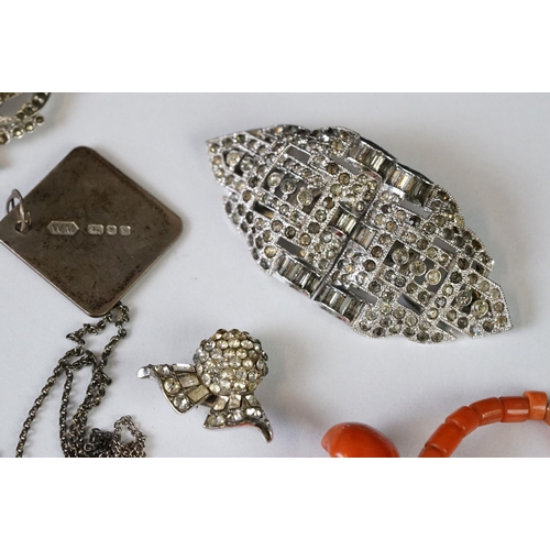 223 - A small collection of vintage and contemporary costume jewellery to include silver examples.