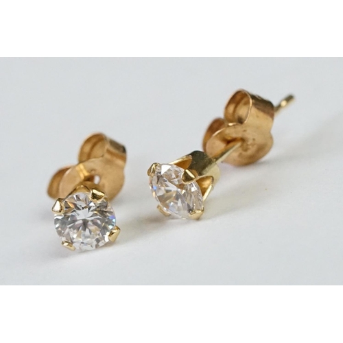 228A - 14ct gold single solitaire earrings