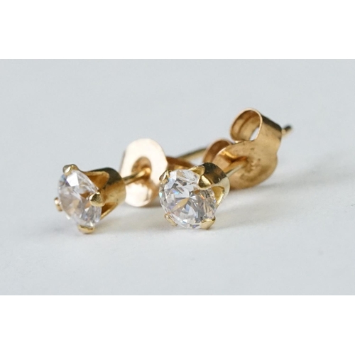 228A - 14ct gold single solitaire earrings