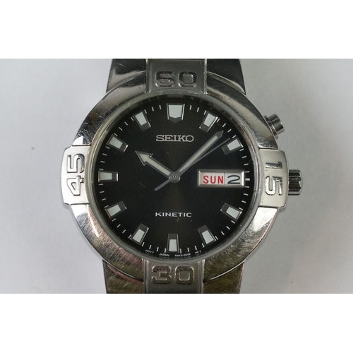 237 - A Seiko Kinetic wristwatch with black dial and stainless steel strap.