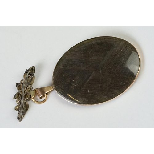 238 - 19th century Miniature Oval Portrait Mourning Brooch Pendant depicting a Gentleman in a Hat, contain... 