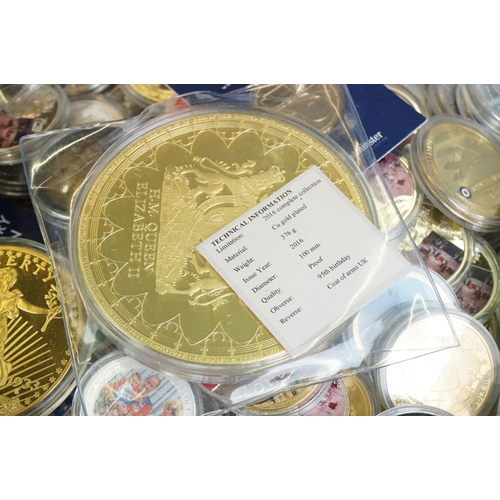 255 - A large collection of commemorative coins to include Crowns, £5 coins....etc. to include Royalty and... 