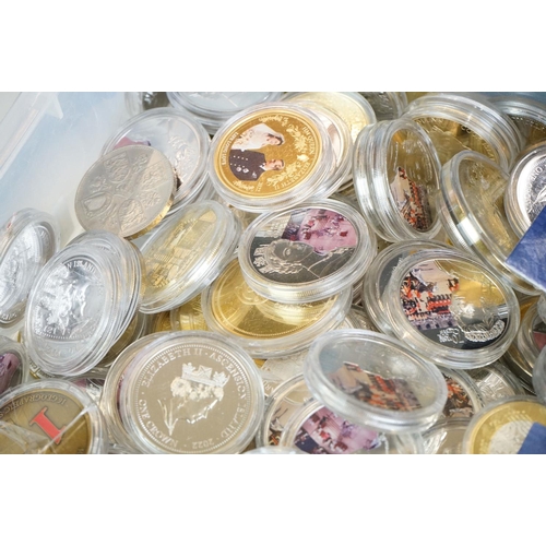 255 - A large collection of commemorative coins to include Crowns, £5 coins....etc. to include Royalty and... 