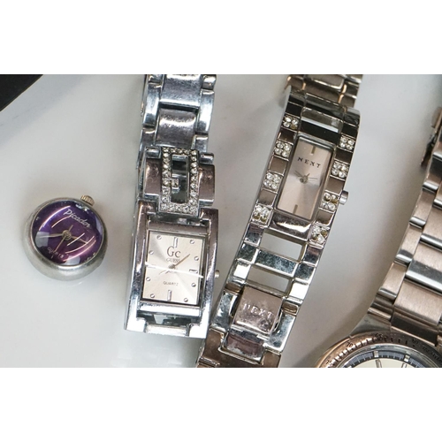 279 - A small collection of mixed wristwatches to include Sekonda and Casio examples.