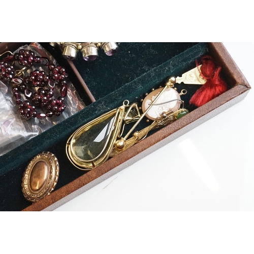 301 - A wood and faux leather jewellery box with contents to include vintage and contemporary costume jewe... 