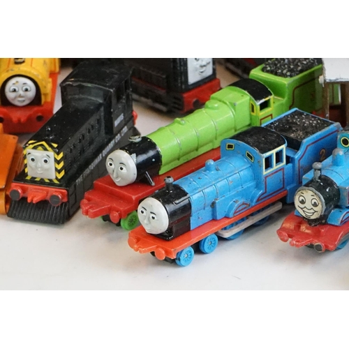 306 - Collection of Ertl Thomas & Friends diecast trains, carriages etc