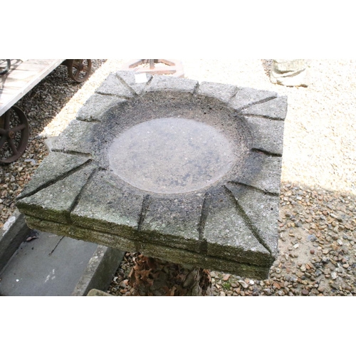 538 - Garden Reconstituted stone bird bath, 82cm high