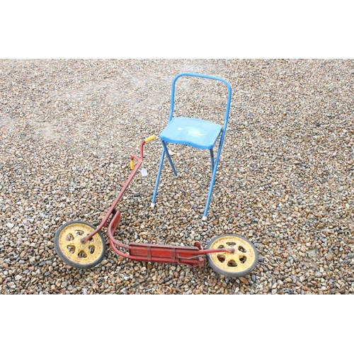 541A - Vintage child's Mobo scooter & a child's metal folding chair