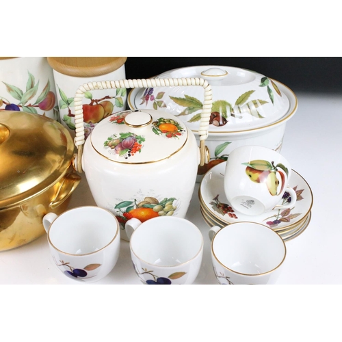 82 - Collection of Royal Worcester ' Evesham ' Kitchen ware including 2 x lidded tureens, 11 tea cups, 10... 