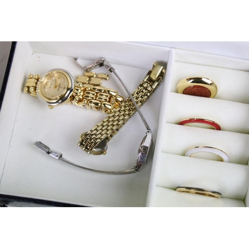 211 - A small collection of vintage and contemporary jewellery to include gold and silver examples.