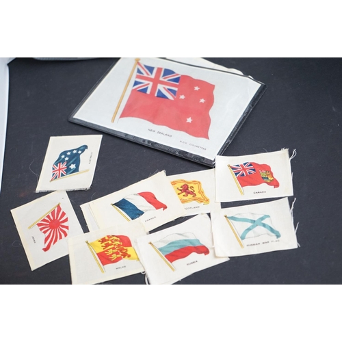 412 - Cigarette cards - Collection of several hundred silks in six modern binders, all flags, to include G... 