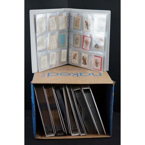 416 - Cigarette cards - Collection of several hundred silks in eight modern binders, nature, sport, milita... 