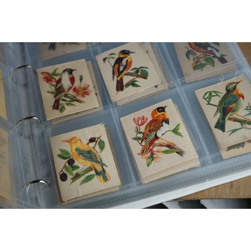 416 - Cigarette cards - Collection of several hundred silks in eight modern binders, nature, sport, milita... 