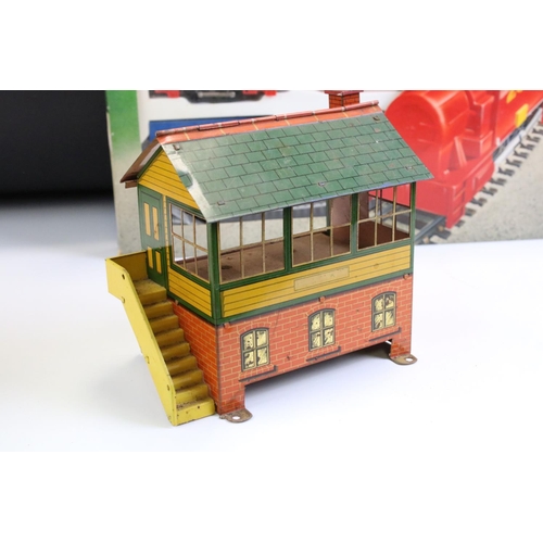 134A - Three boxed Hornby O gauge accessories to include No 2 Signal Cabin, A818 Platelayers Hut and No 7 W... 