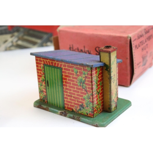 134A - Three boxed Hornby O gauge accessories to include No 2 Signal Cabin, A818 Platelayers Hut and No 7 W... 