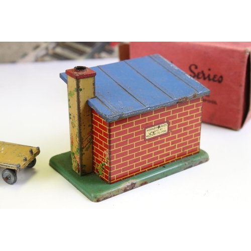 134A - Three boxed Hornby O gauge accessories to include No 2 Signal Cabin, A818 Platelayers Hut and No 7 W... 