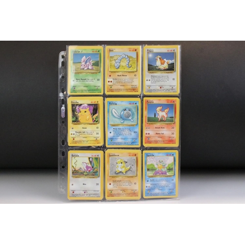 1427 - Pokémon Trading Cards - Complete Wizards Of The Coast Pokemon Base Set cards, no shadowless cards, 2... 