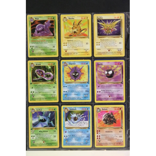 1568 - Pokémon Trading Cards - Complete Wizards Of The Coast Pokemon Fossil Set with 4 x first editions (1s... 