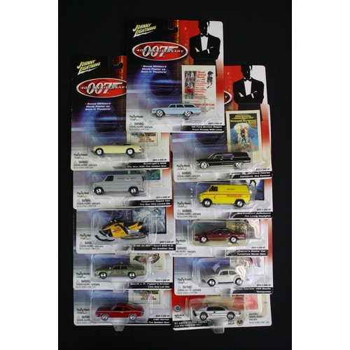 1138 - 33 Carded James Bond 007 diecast models to include 19 x Corgi examples (99653, 99657, 99725, 99655, ... 