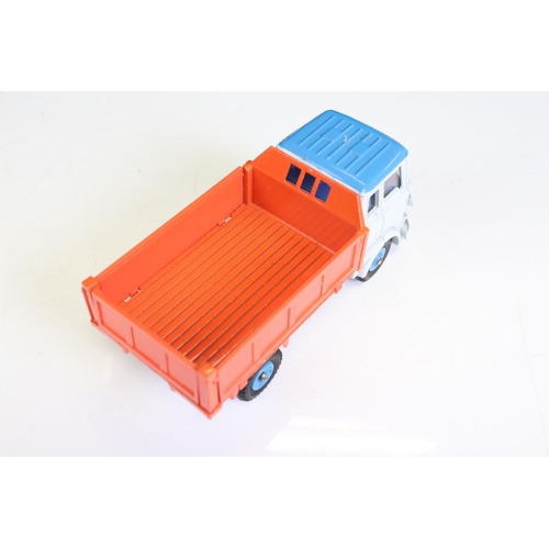 1352 - Three boxed Dinky 435 Bedford TK Tipper diecast models to include white cab / orange tipper, all yel... 