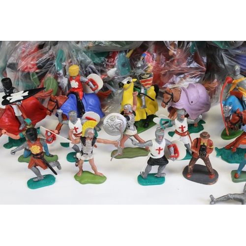 162 - Collection of circa 1970s plastic figures to include Timpo, Crescent, Britains etc featuring Knights... 