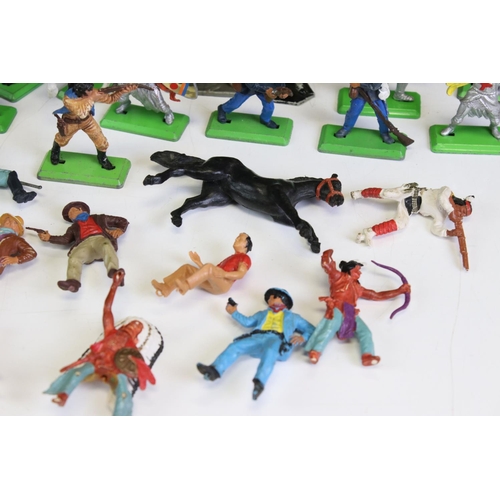 163A - Around 25 Britains Deetail plastic figures to include Wild West and medieval knights (light play wea... 