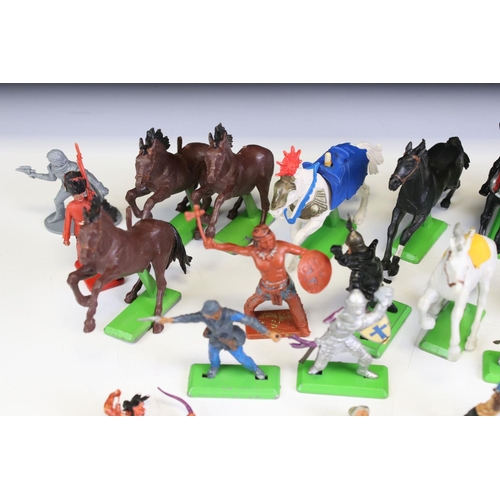 163A - Around 25 Britains Deetail plastic figures to include Wild West and medieval knights (light play wea... 