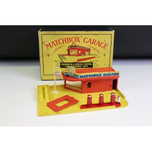 1365 - Boxed Matchbox Lesney Garage Showroom & Service Station with diecast ESSO petrol pumps (box missing ... 