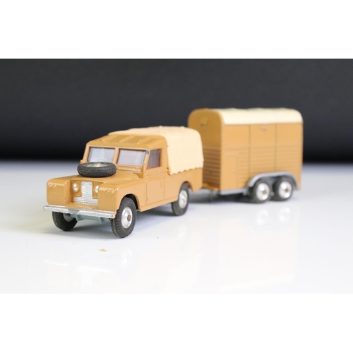 1367 - Boxed Corgi Gift Set No 2 Land Rover with Rice's Pony Trailer and Pony, with horse figure and inner ... 