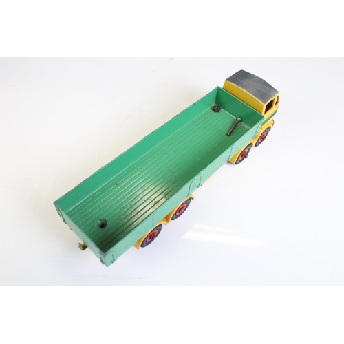 1301 - Two boxed Dinky Supertoys diecast models to include 582 Pullmore Car Transporter with Loading Ramp a... 