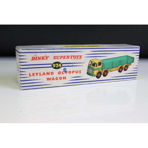 1301 - Two boxed Dinky Supertoys diecast models to include 582 Pullmore Car Transporter with Loading Ramp a... 