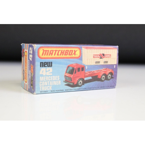 1377 - Matchbox 75 Trade Box containing 13 x boxed Matchbox Superfast & Rolamatics diecast models to includ... 