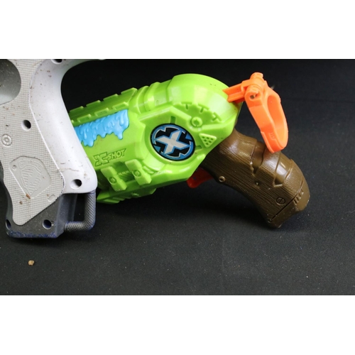 254 - Ten plastic Nerf guns to include Flipfury, Strongarm, Snapfire, Doominator, Demolisher 2-in-1, etc, ... 