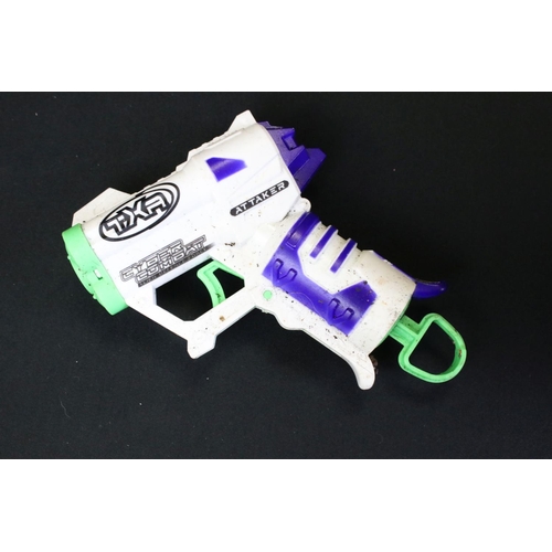 254 - Ten plastic Nerf guns to include Flipfury, Strongarm, Snapfire, Doominator, Demolisher 2-in-1, etc, ... 