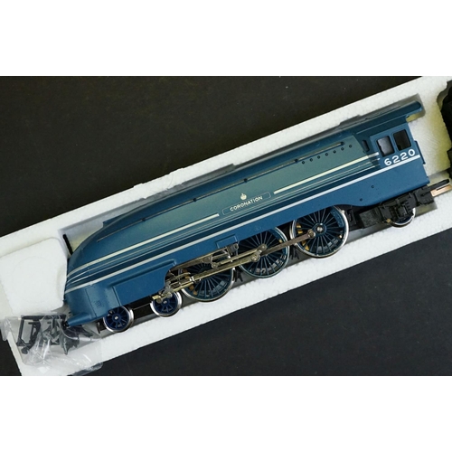 4 - Five boxed Hornby OO gauge locomotives to include R352 BR Class 52 Western Diesel, R307 BR Class 47 ... 