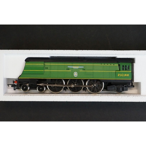 4 - Five boxed Hornby OO gauge locomotives to include R352 BR Class 52 Western Diesel, R307 BR Class 47 ... 