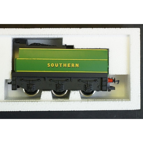 4 - Five boxed Hornby OO gauge locomotives to include R352 BR Class 52 Western Diesel, R307 BR Class 47 ... 