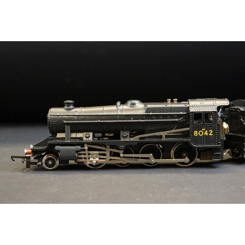 6 - Two boxed Wrenn OO gauge locomotives to include W2226 4-6-2 City of London and W2225 2-8-0 Freight L... 