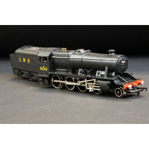 6 - Two boxed Wrenn OO gauge locomotives to include W2226 4-6-2 City of London and W2225 2-8-0 Freight L... 