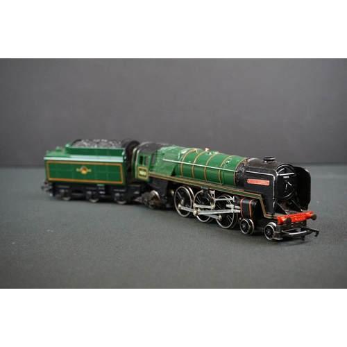 11 - Two boxed Hornby OO gauge locomotives to include R861 BR 2-10- Evening Star and R552 BR 4-6-2 Oliver... 