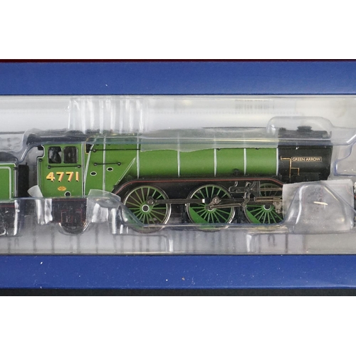 30 - Two boxed Bachmann OO gauge locomotives to include 31550B Class V2 4771 Green Arrow LNER Doncaster G... 